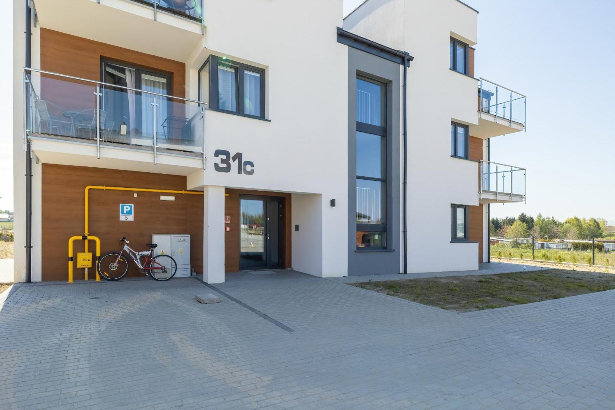 Nadmorski Apartament Z Parkingiem W Ustroniu Morskim By Noclegi Renters 尤斯托尼莫斯基 外观 照片